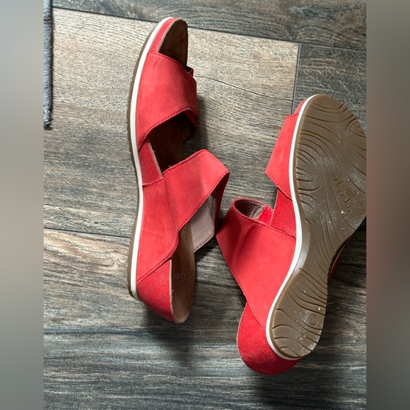 Dansko size 39 tomato red sandals - Picture 2 of 4